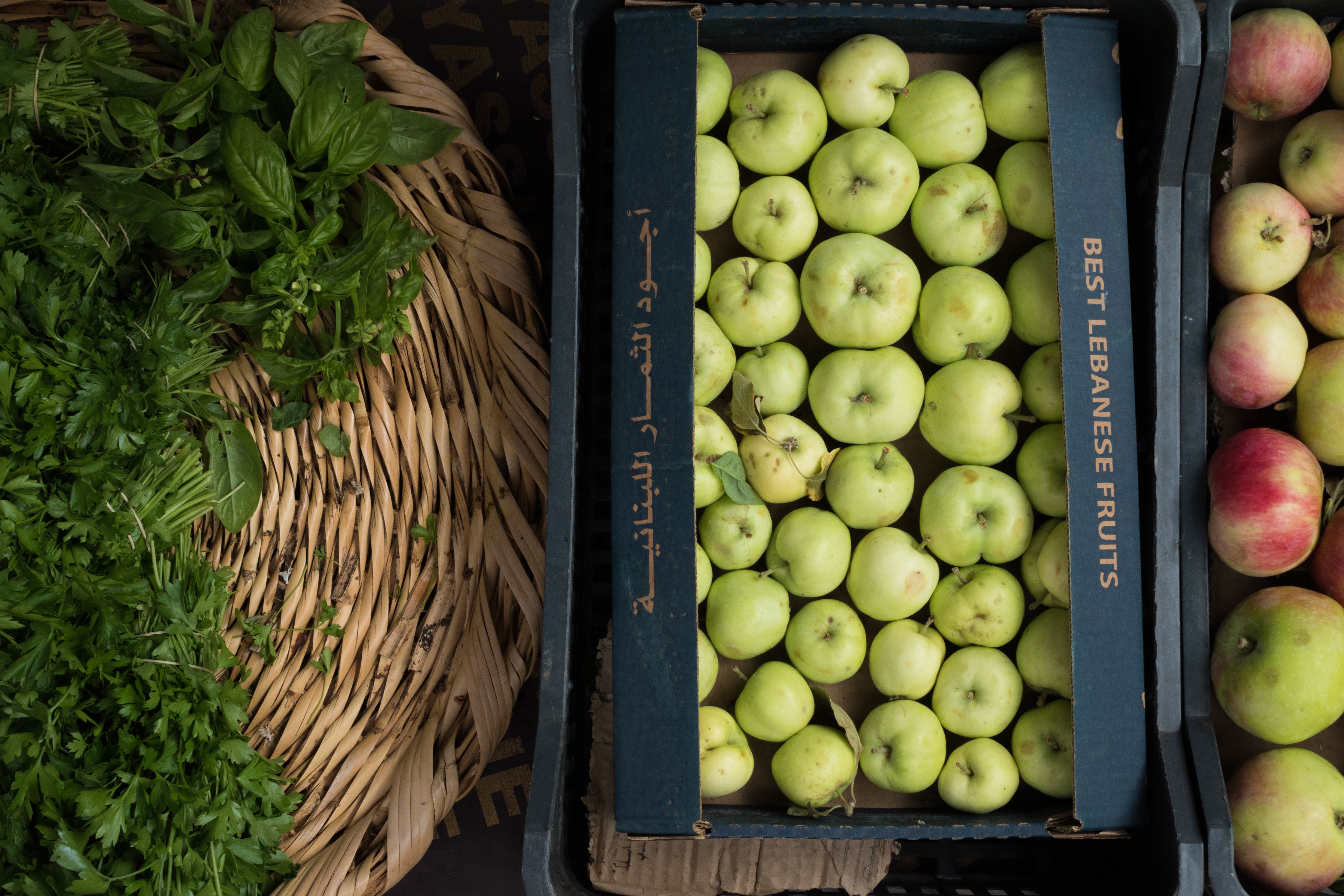 4 Easy-To-Juice Juice Recipes Using Apples..and Greens!